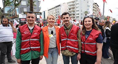 Denizli'de 1 Mayıs İşçi Bayramı yağış altında kutlandı