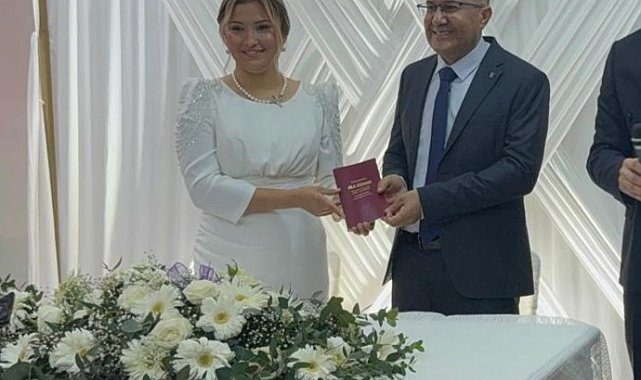 Depremde ailelerini kaybeden 2 öğretmen, ikinci bahara 'evet' dedi