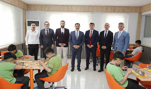 Depremzede çocuklara umut olacak M2 STEAM merkezinin açılışı gerçekleştirildi