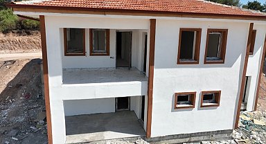 Depremzede muhtar: "Villa gibi ev yapılacağını tahmin etmemiştik"