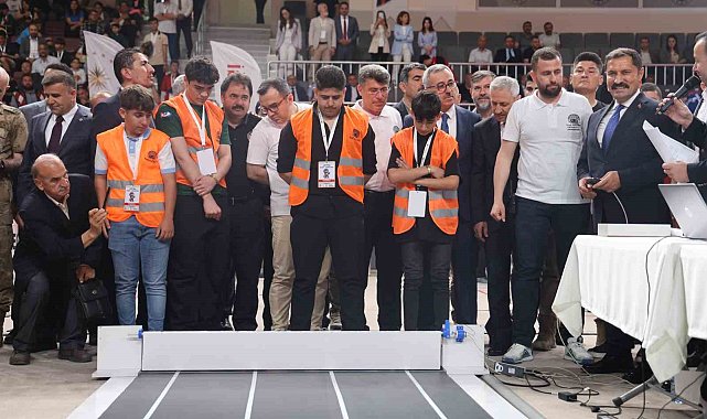 Depremzede öğrenciler 'HATAYBOT' robot yarışmasında yarıştı
