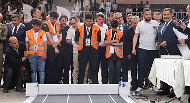 Depremzede öğrenciler 'HATAYBOT' robot yarışmasında yarıştı