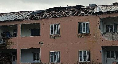 Derecik'te şiddetli fırtına büyük hasara yol açtı