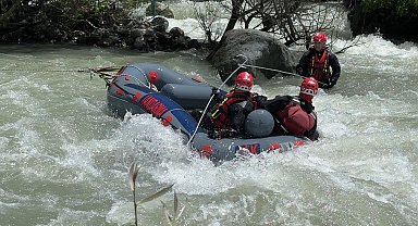 Derede kaybolan 16 yaşındaki çocuğu arama çalışmaları sürüyor