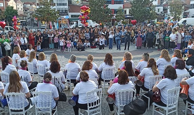 Devrek'te kadınların darbuka şovu