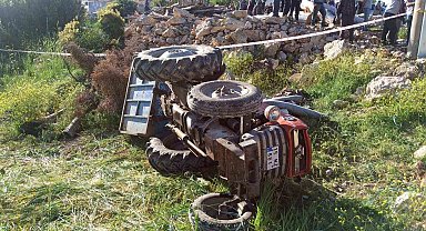 Devrilen traktörün altında kalan 11 yaşındaki çocuk öldü, 4 kişi yaralandı