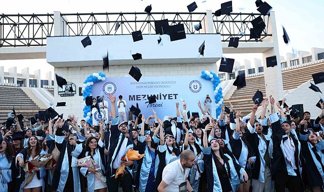 Didim MYO'da 140 öğrenci kep attı