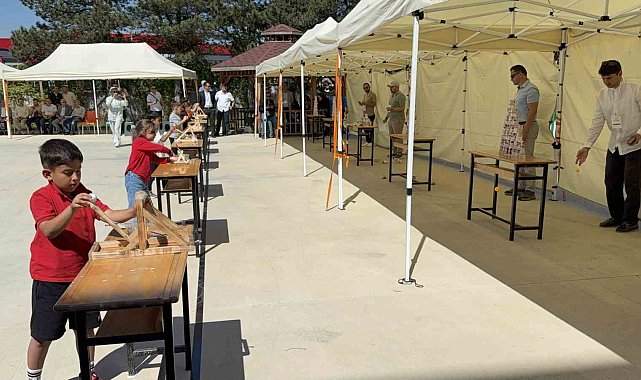 Dijital değil gerçek oyuncaklarla yarıştılar