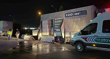 Dinlenme tesisinde park halindeki kamyonun kasasında yangın çıktı