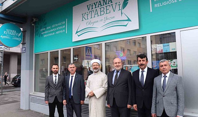Diyanet İşleri Başkanı Erbaş, Viyana'da ATİB Kitabevi'ni ziyaret etti