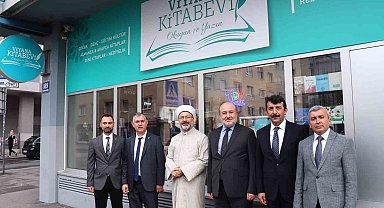 Diyanet İşleri Başkanı Erbaş, Viyana'da ATİB Kitabevi'ni ziyaret etti