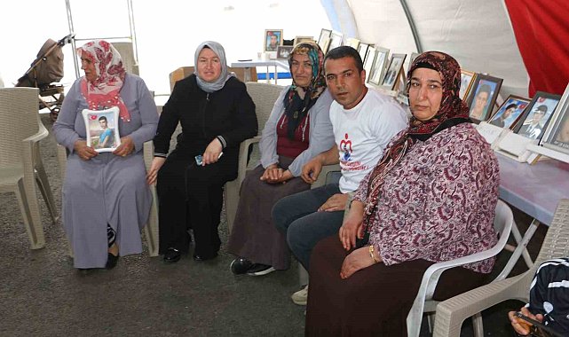 Diyarbakır anneleri PKK'nın kendini feshetmesiyle evlatlarına kavuşmayı bekliyor