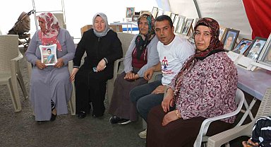 Diyarbakır anneleri PKK'nın kendini feshetmesiyle evlatlarına kavuşmayı bekliyor