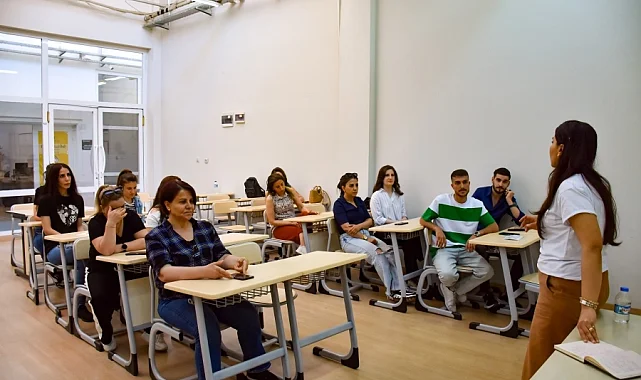 Diyarbakır Büyükşehir'den yurttaşa işaret dili kursu