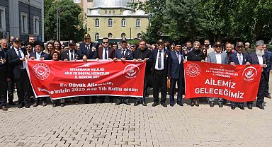 Diyarbakır'da 'Uluslararası Aile Günü'nde kortej yürüyüşü gerçekleştirildi
