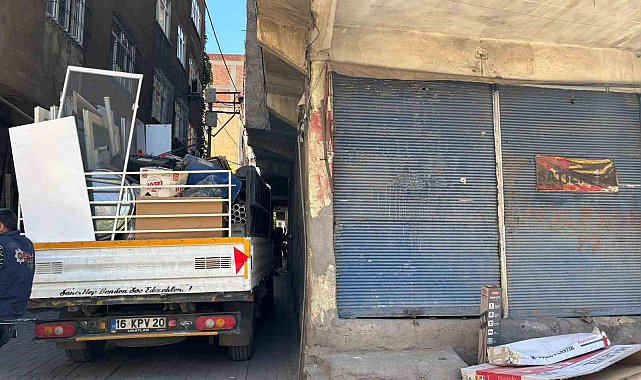 Diyarbakır'da bir esnaf 2 yıldır kimliği belirsiz kişilerin silahlı saldırısına uğruyor