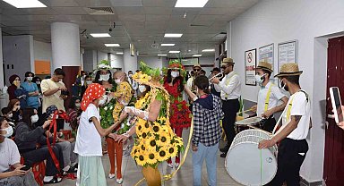 Diyarbakır'da hastanede tedavi gören çocuklara ve annelerine moral etkinliği