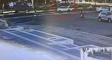 Diyarbakır'da lise öğrencisini hayattan koparan kaza güvenlik kamerasına böyle yansıdı