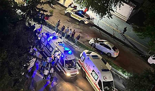 Diyarbakır'da motorkurye yayalara çarptı: 3 yaralı