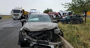 Diyarbakır'da otomobil ile kamyonet çarpıştı: 1 ölü, 3 yaralı