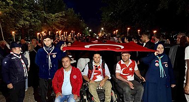 Diyarbakır'da Türk bayraklı "Fener Alayı" yürüyüşü yapıldı
