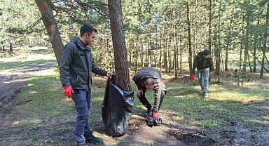 Doğa Koruma ekipleri tabiat parkında temizlik yaptı