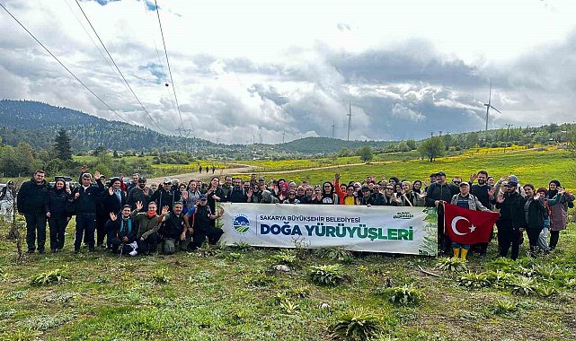 Doğa tutkunları Karagöl'ün eşsiz manzarasını adım adım keşfetti