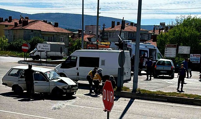 Domaniç'te trafik kazası: 5 yaralı