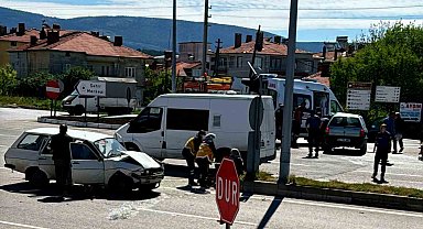 Domaniç'te trafik kazası: 5 yaralı