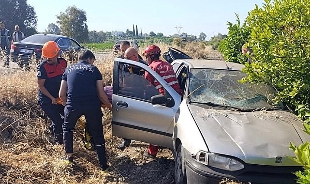 Dörtyol'da otomobil narenciye bahçesine uçtu