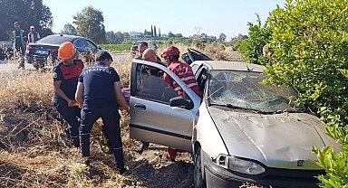 Dörtyol'da otomobil narenciye bahçesine uçtu