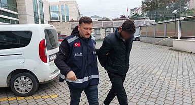 Döviz bozdururken takip edip pastanede çantasını kapkaçla çaldı