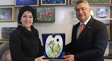 DPÜ Rektörü'nden Ressam Dilek Kocaman Yılmazer Atölyesi'ne ziyaret