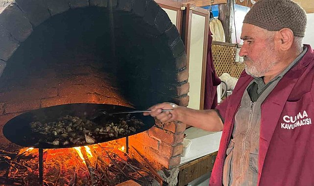 Dualı güveçlerden yemek için akın akın geliyorlar