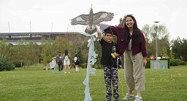 Dünya Göçmen Kuşlar Günü etkinliğinde gökyüzü uçurtmalarla renklendi