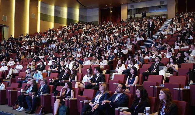 Dünyaca ünlü genetik uzmanları Acıbadem Üniversitesi'nde buluştu