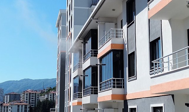 Düzce'de 6 katlı binada korkutan yangın