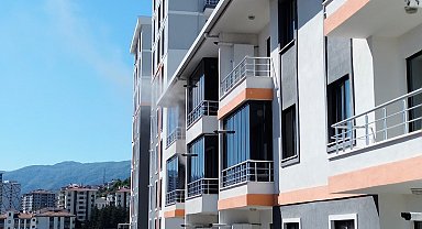 Düzce'de 6 katlı binada korkutan yangın