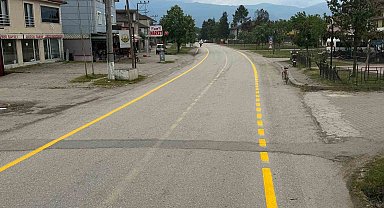 Düzce'de köy yollarında yol çizgileri yenilendi