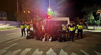 Düzensiz göçmenler otoyol jandarmasına takıldı