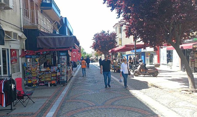 Edirne'de Galatasaray'ın 5 yıldızlı bayrağını yırtıp kaçtılar