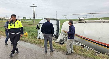 Edirne'de treyler silobas tarlaya devrildi: 1 yaralı