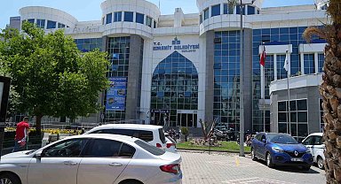 Edremit Belediyesi Yapı Kontrol Müdürlüğü'ne operasyon: 3'ü belediye personeli 7 kişi gözaltında