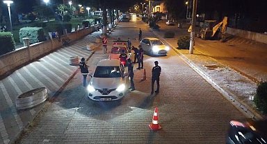 Edremit'te şok asayiş ve trafik uygulamasında 4 aranan şahıs yakalandı