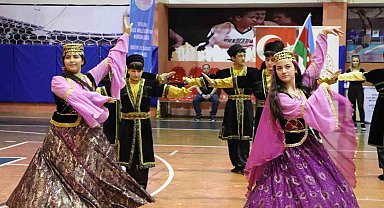 Efeler'de Uluslararası Halk Dansları Festivali gerçekleştirildi
