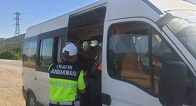 Eğirdir'de tarım işçilerine güvenli ulaşım denetimi: 2 araca ceza kesildi
