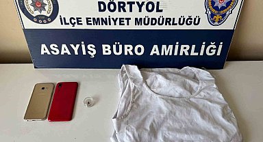 Ehliyet sınavında kopya çekmek isteyen şahıs kulaklığı takarken yakayı ele verdi