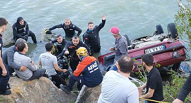 Ehliyetini yeni alan genç, aracıyla baraj gölüne uçarak hayatını kaybetti