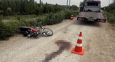 Ehliyetsiz sürücünün çarptığı motosikletli hayatını kaybetti