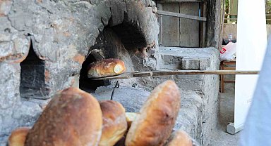 Ekşi mayanın izinde yöresel köy ekmeği yapımı